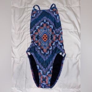 Jolyn Gavin 2 tie-back, 28